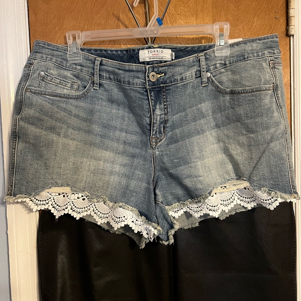 Light wash short Jean shorts